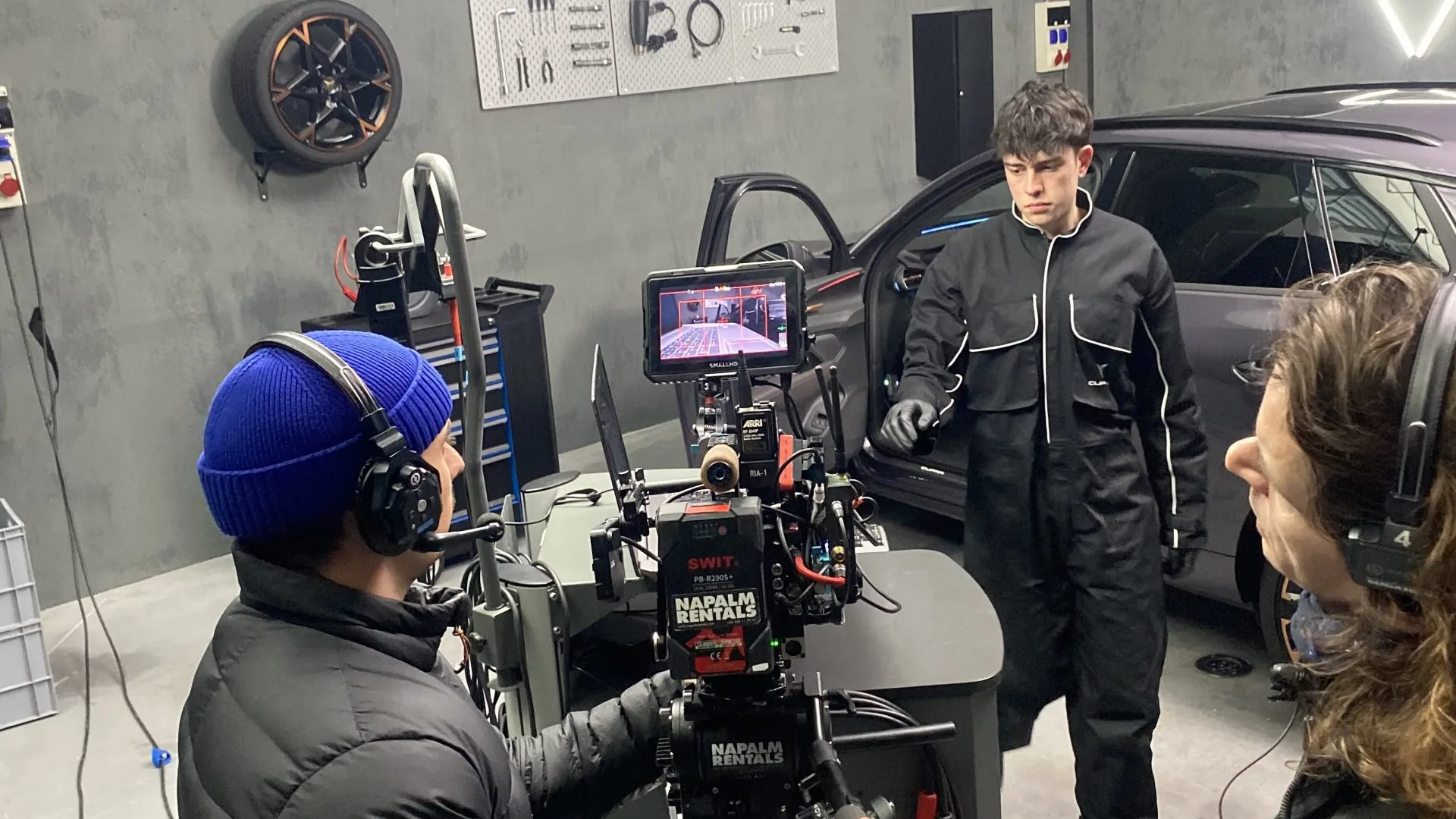 Cupra Connect, behind the scenes: camera crew in the workshop set