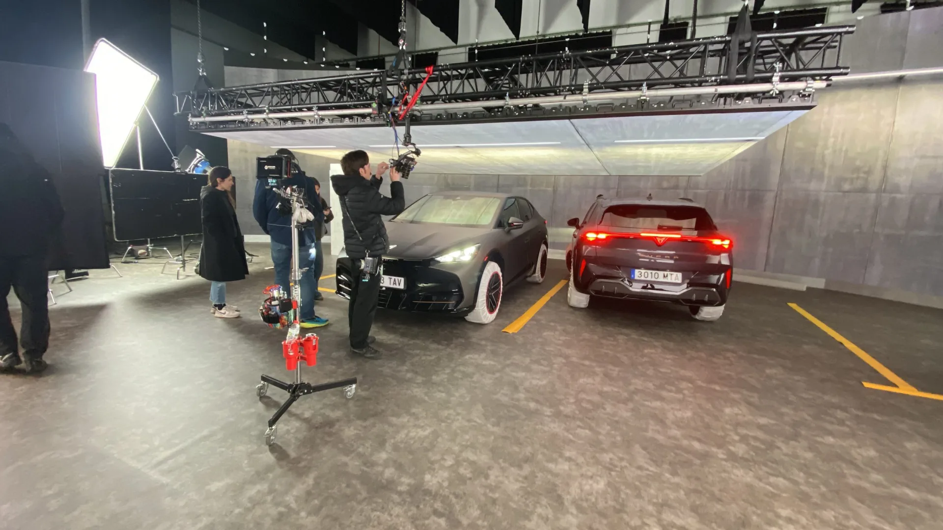 Cupra Connect, behind the scenes: shooting in the parking set