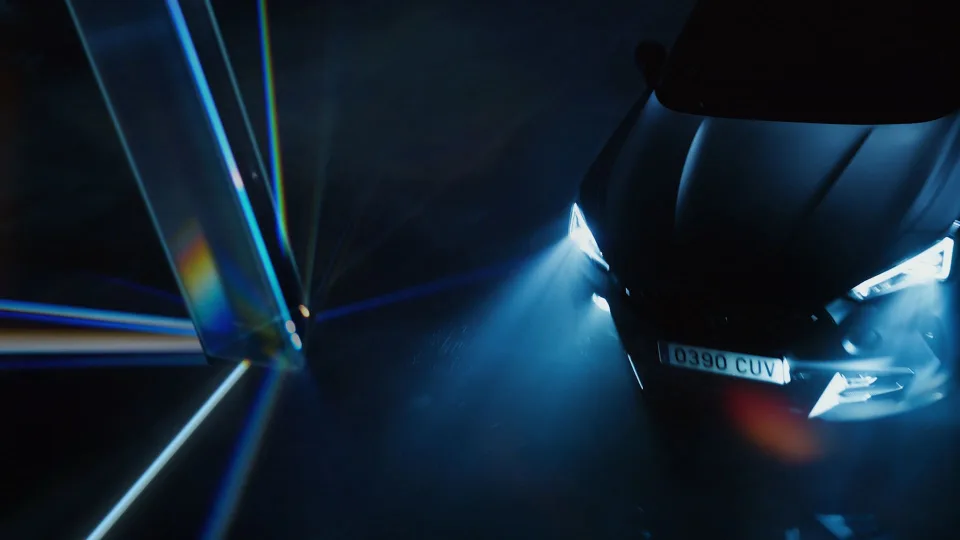 Cupra VZ5, frame: the front of the car reflected in a prism