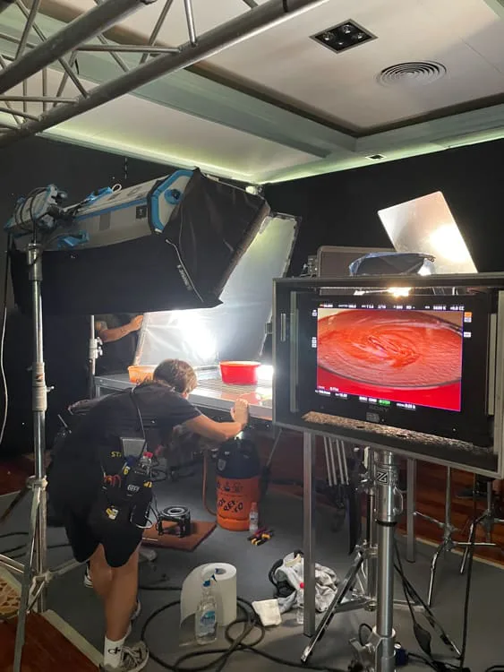 Heinz Tomato Frito, behind the scenes: tabletop setup with tomato sauce swirling on the monitor