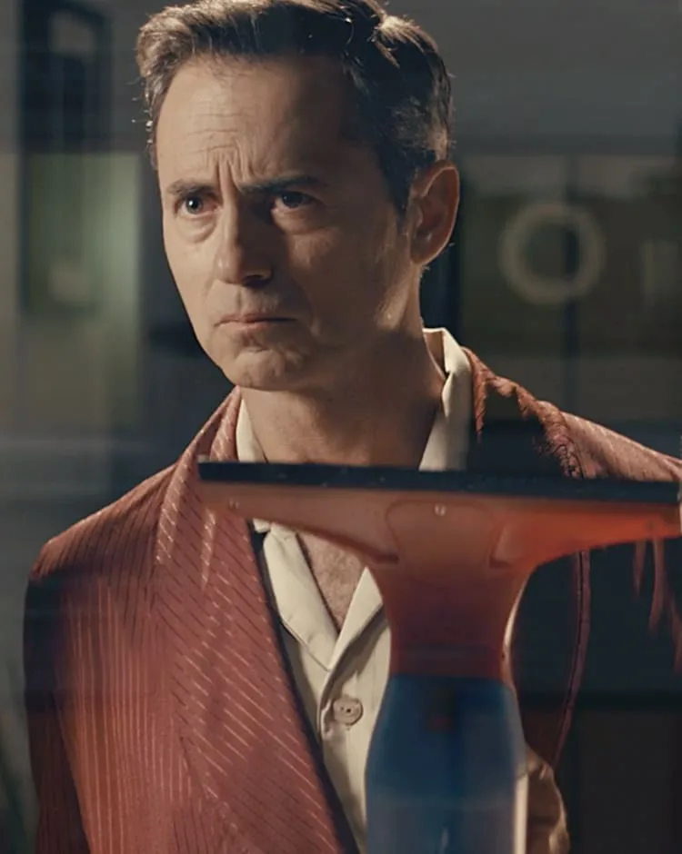 Man in a dressing gown behind a window cleaner, from a commercial by Humbert Aparicio