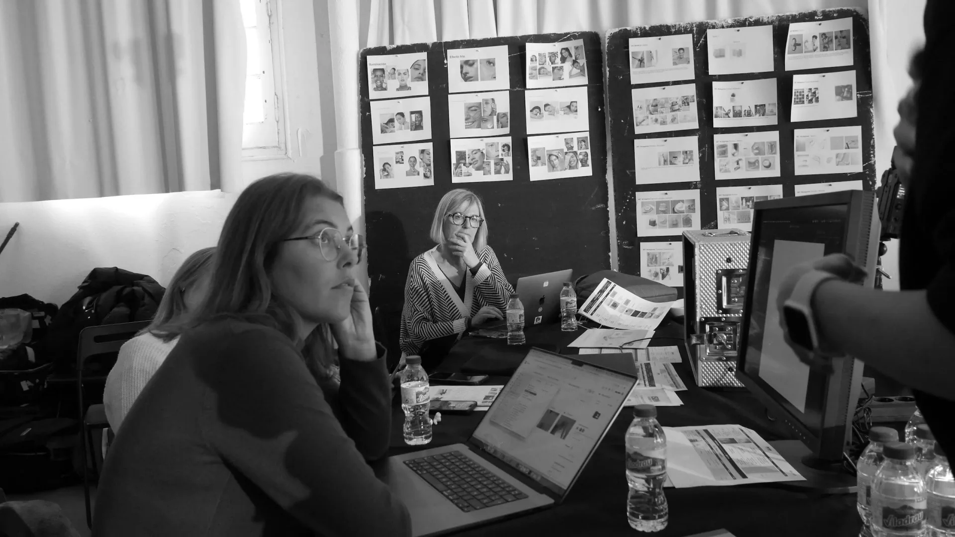 Isdin Hyaluronic making of: production desk with photo boards on the wall, black and white