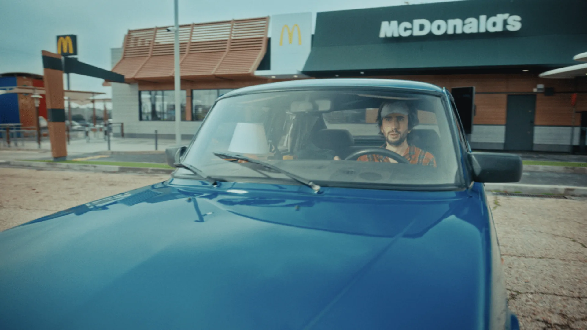 McDonald’s, frame: car arriving at the McAuto
