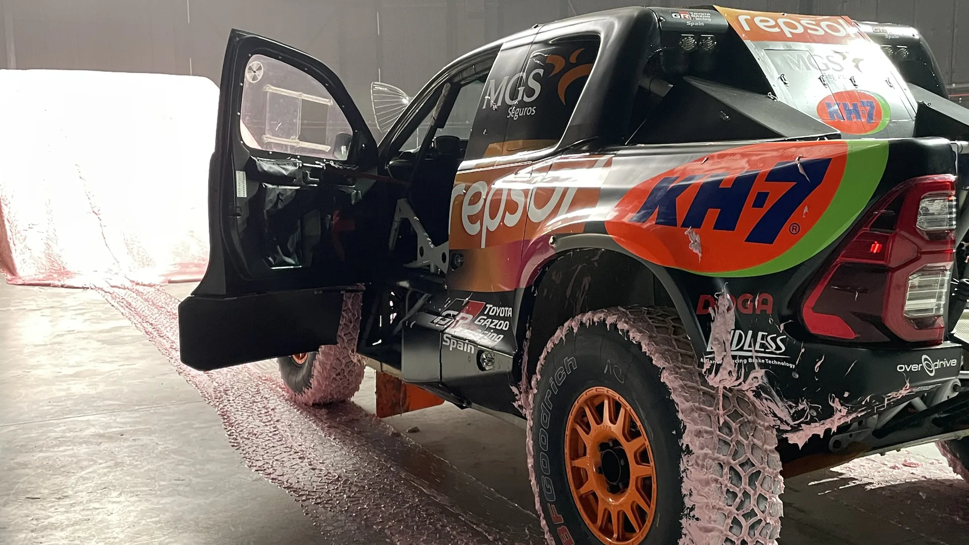 Repsol x Dakar, behind the scenes: the car after crossing the gum