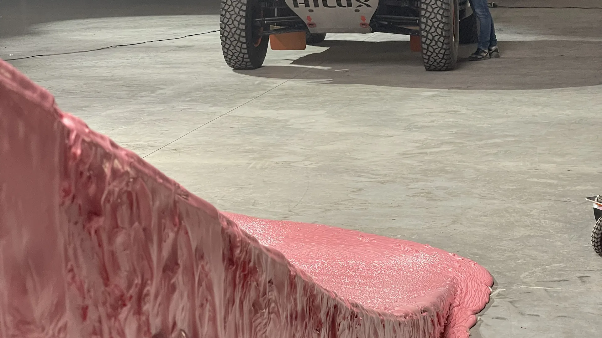 Repsol x Dakar, behind the scenes: the car behind the gum ramp