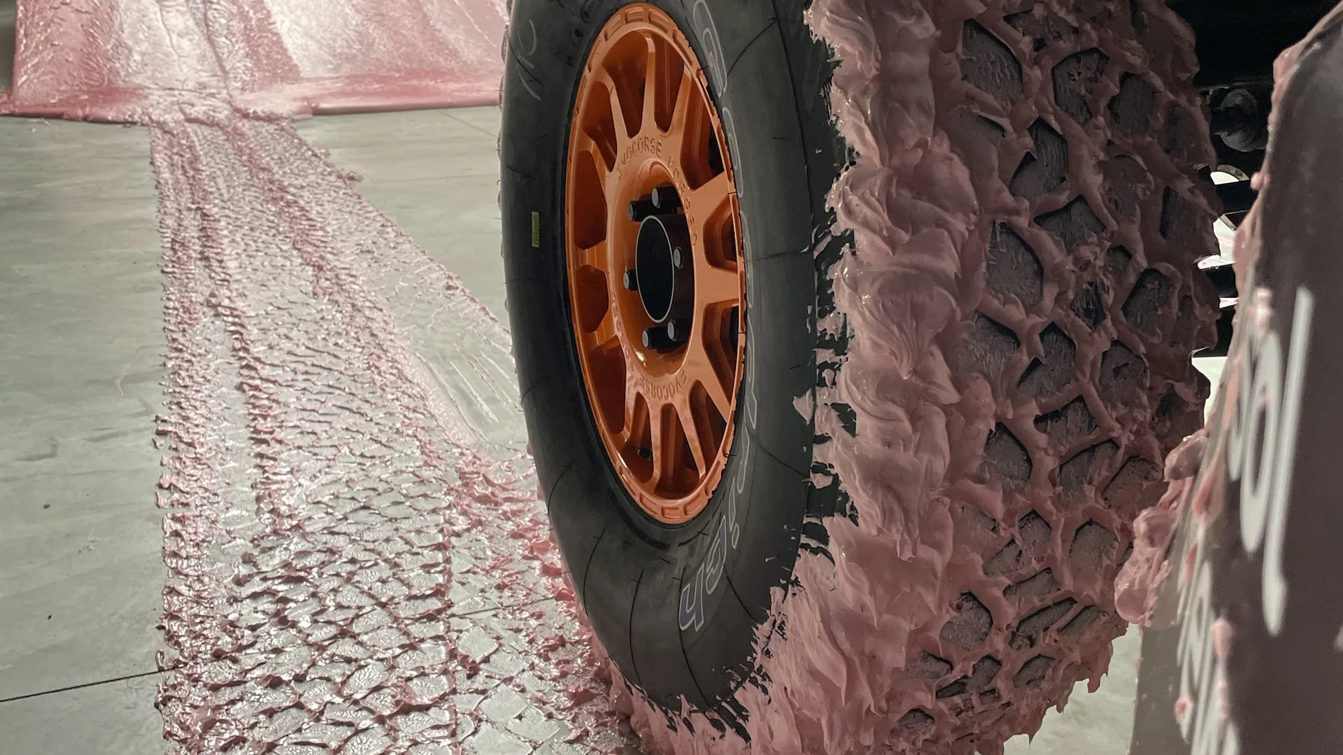 Repsol x Dakar, behind the scenes: tyre covered in pink gum