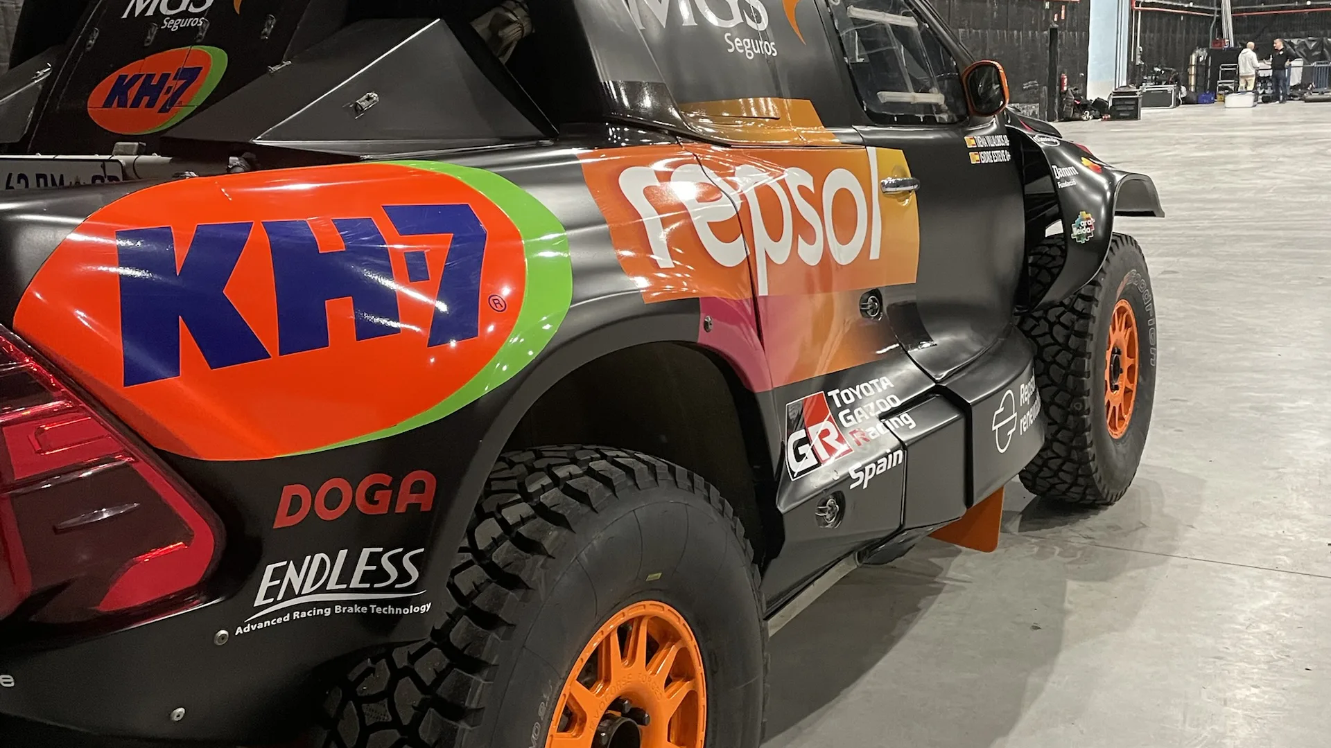 Repsol x Dakar, behind the scenes: the Repsol Dakar car on set