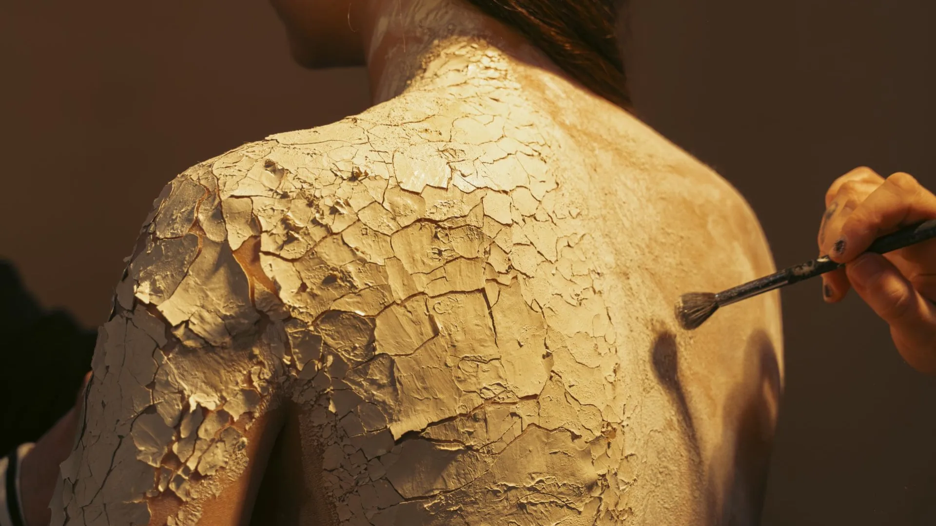 Sanex Therapy, behind the scenes: skin texture make-up on a model’s back