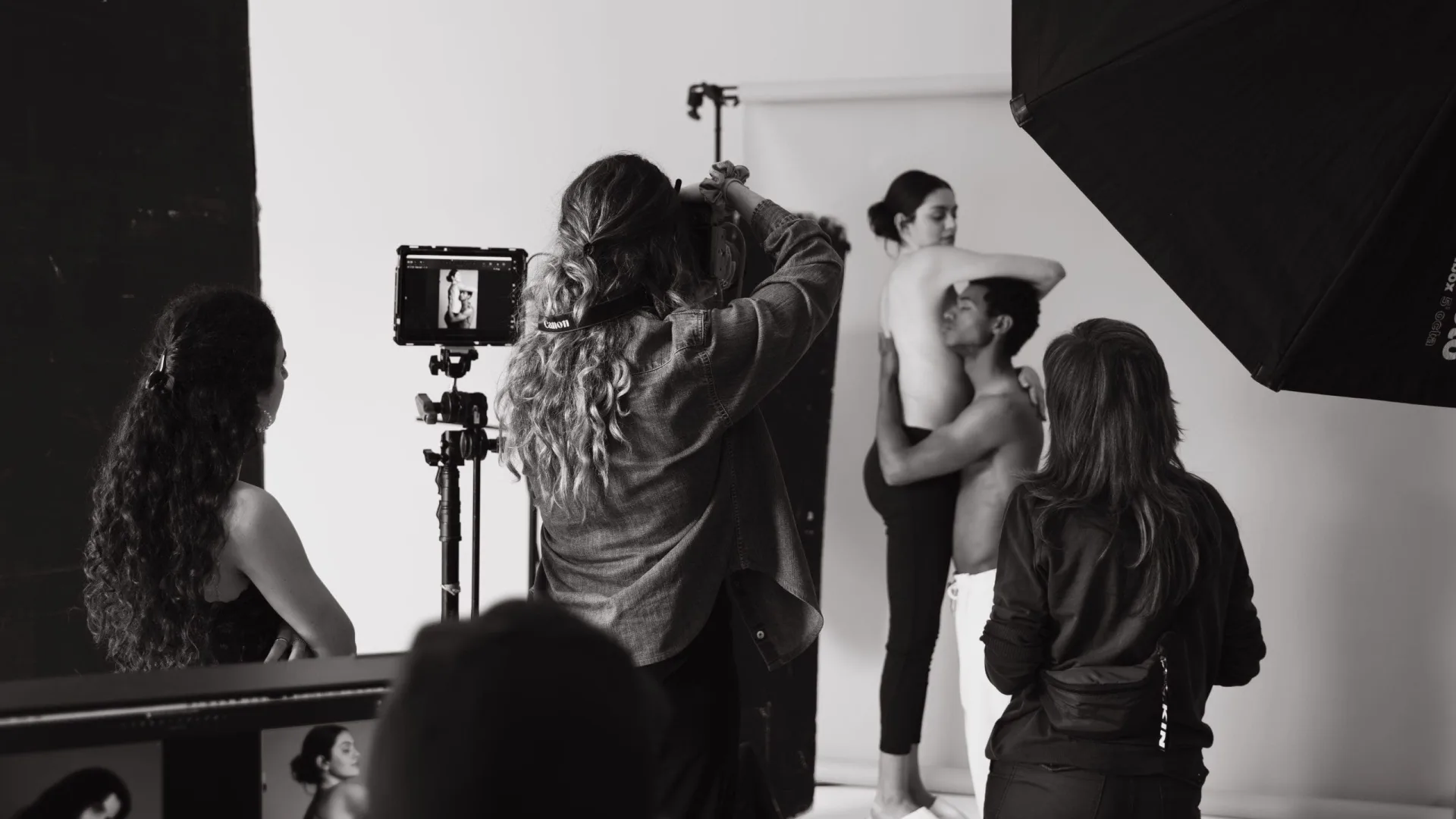 Sanex UAP shoot: camera crew filming two models embracing, black and white