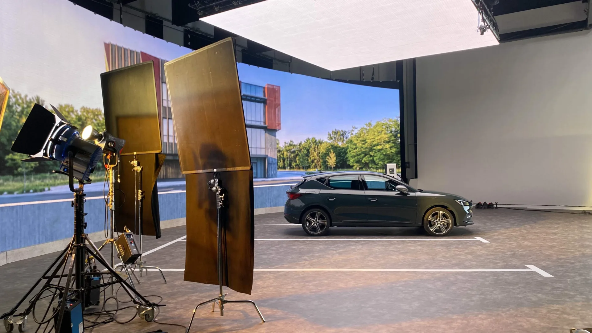 Seat Connect shoot: Seat León in an LED virtual production stage, framed by lights and flags