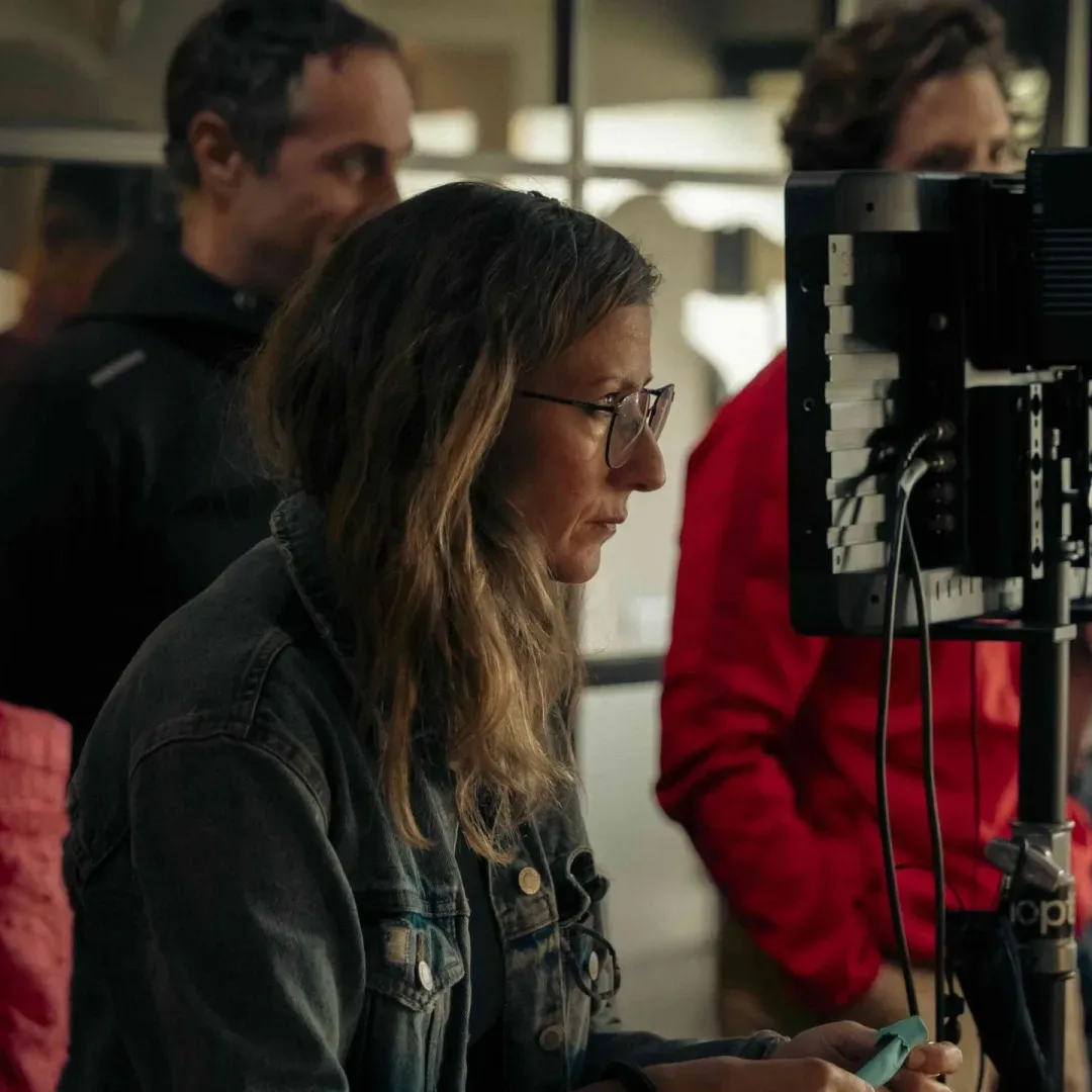 Activia, making of: el equipo de Glassy Films sigue una toma en el monitor